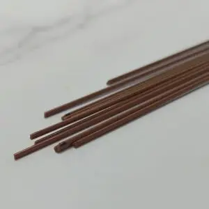 Hilo de vidrio marrón 29cm